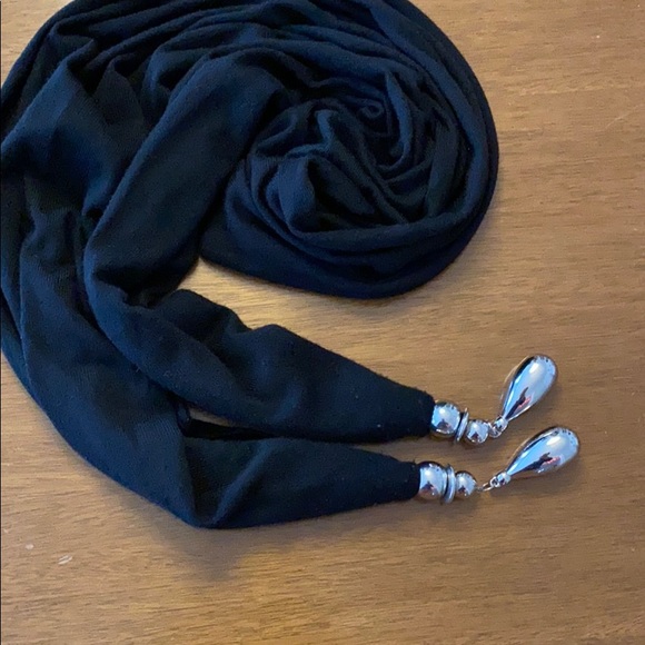 Scarf with silver accents - Picture 5 of 8